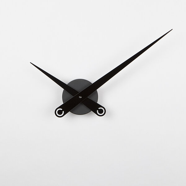 Moderne Zeiger-Wanduhr mit Metall-Gehäuse von Paragon Uhren